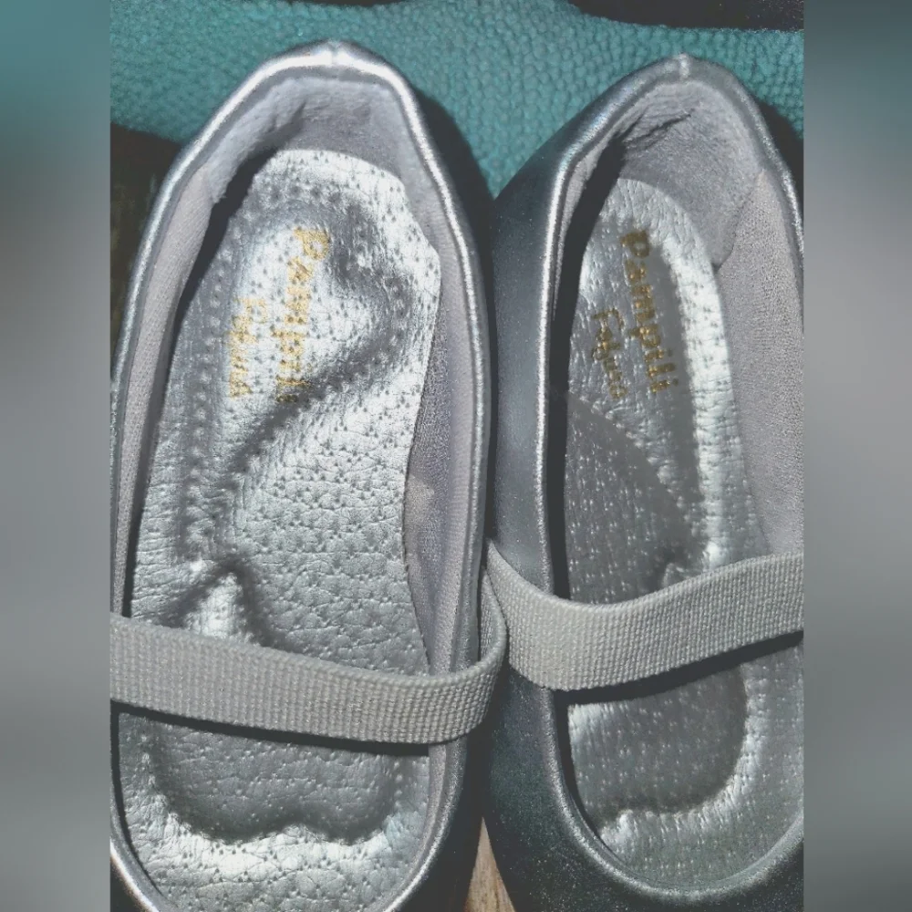 Baby/Toddler girls Pampili silver faux leather ballet style dress shoes Size 5